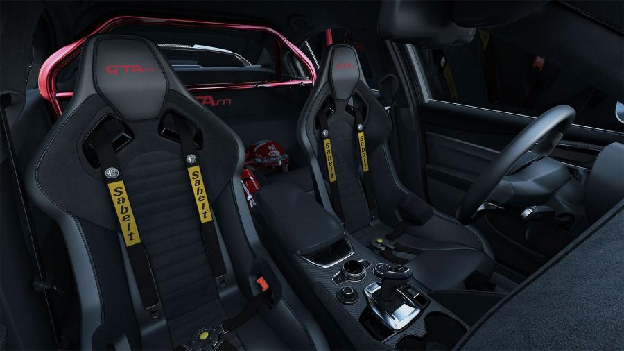 Интерьер Alfa Romeo Giulia GTAm (952) 2020 года  (фото 45 из 59)